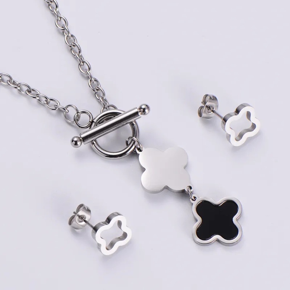 Fashion Retro Four-Leaf Clover Earrings OT Buckle Necklace Set
